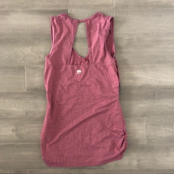 Roots Like New red athletic tank top size M - Picture 4 of 8